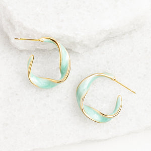 With a Twist Creolen in Mint